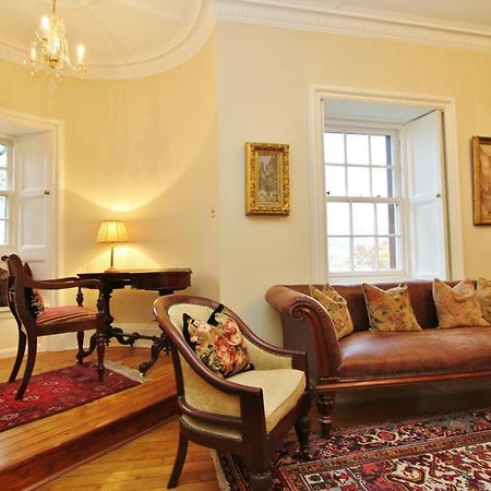 Elegant 3-Bedroom Ramsay Garden Apartment In Edinburgh City Centre Exterior photo