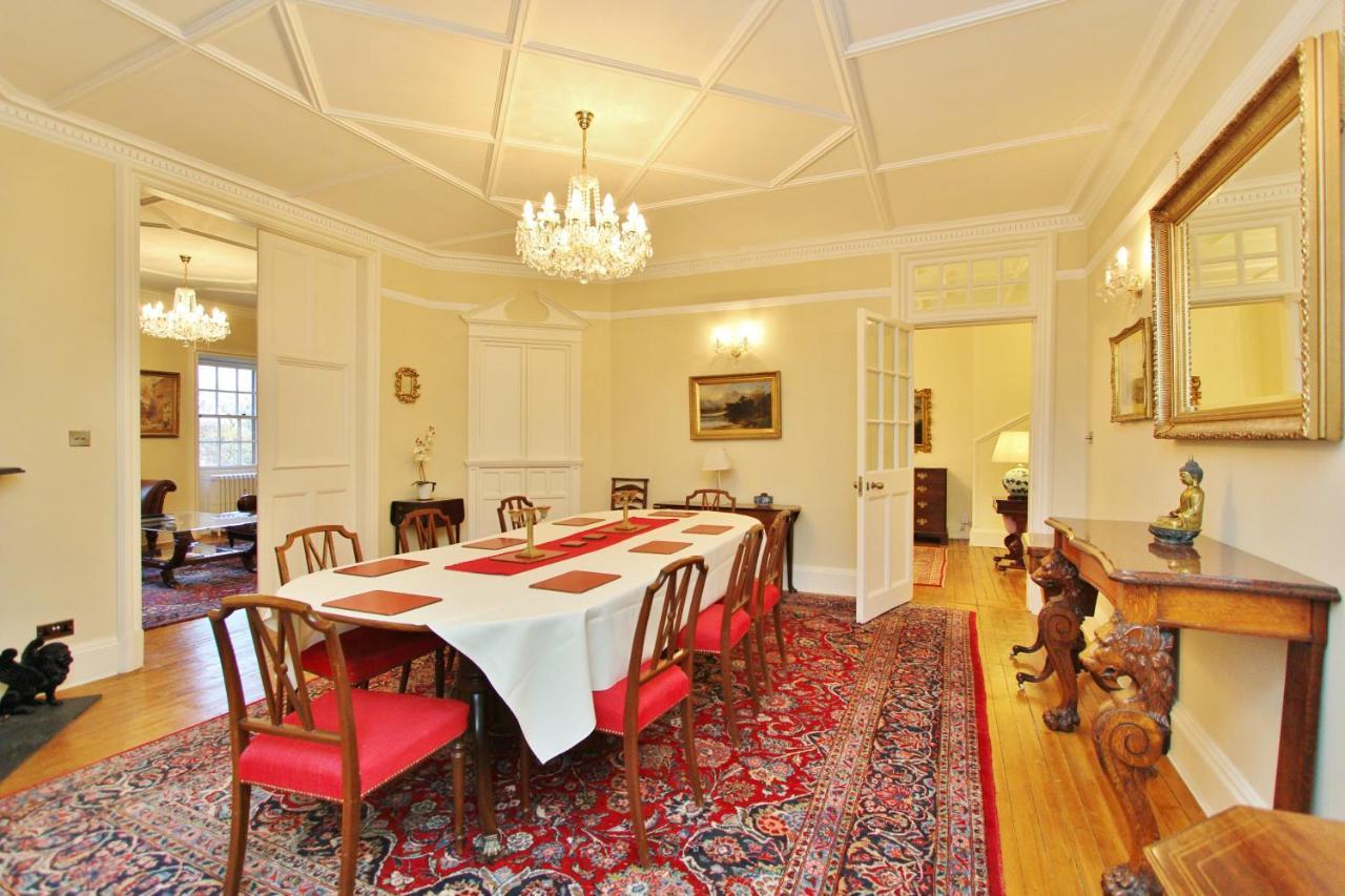Elegant 3-Bedroom Ramsay Garden Apartment In Edinburgh City Centre Exterior photo