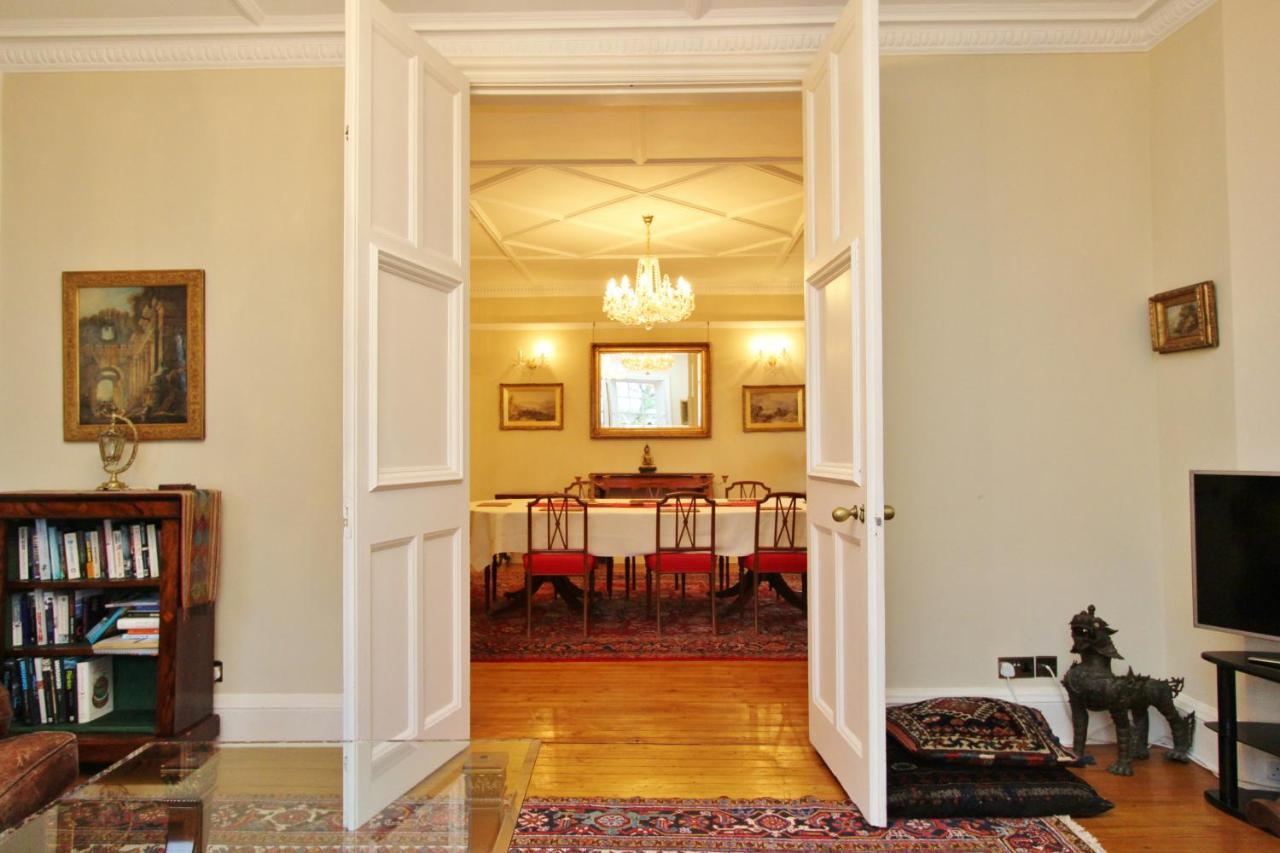 Elegant 3-Bedroom Ramsay Garden Apartment In Edinburgh City Centre Exterior photo