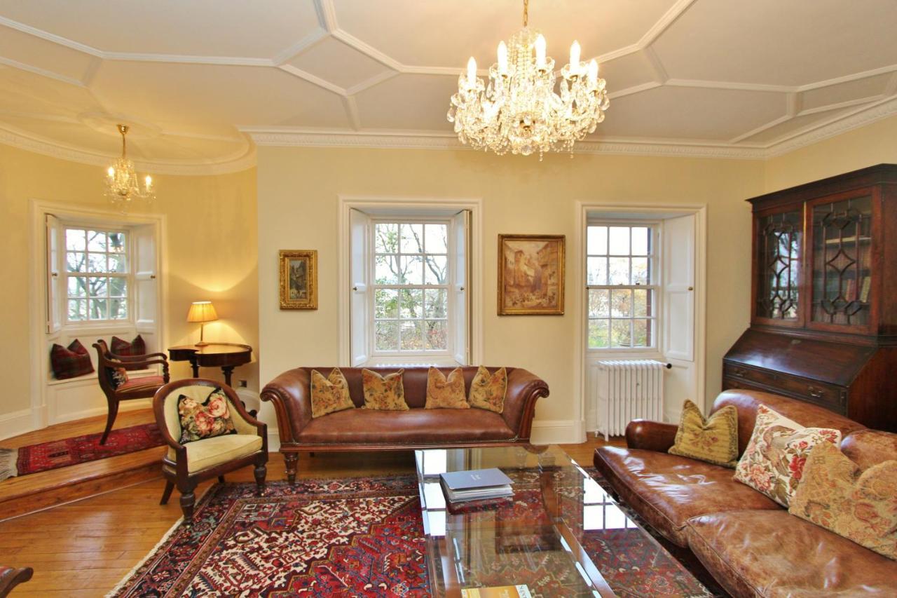 Elegant 3-Bedroom Ramsay Garden Apartment In Edinburgh City Centre Exterior photo