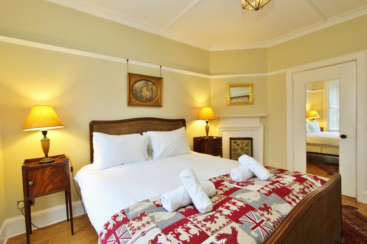 Elegant 3-Bedroom Ramsay Garden Apartment In Edinburgh City Centre Exterior photo