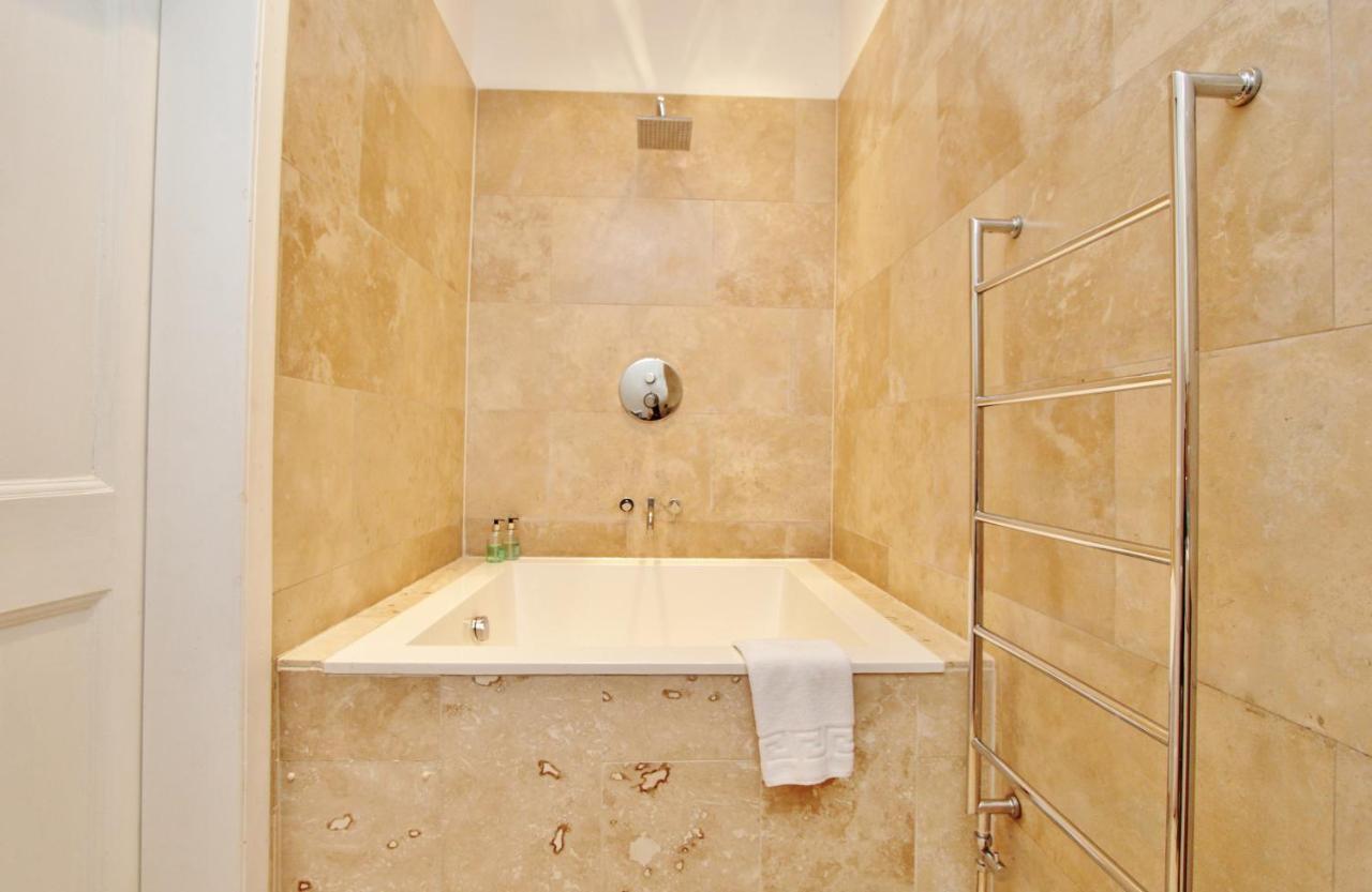 Elegant 3-Bedroom Ramsay Garden Apartment In Edinburgh City Centre Exterior photo